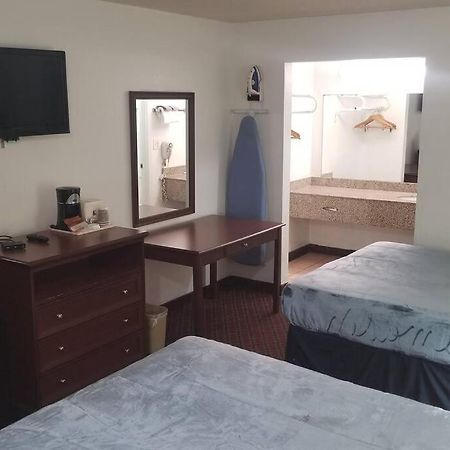 Hotel 2 Queen Beds Hotel Room 222 Wi-Fi Hot Tub Booking ستيلووتر المظهر الخارجي الصورة
