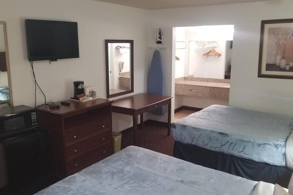 Hotel 2 Queen Beds Hotel Room 222 Wi-Fi Hot Tub Booking ستيلووتر المظهر الخارجي الصورة