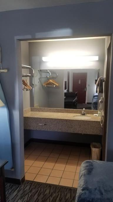 Hotel 2 Queen Beds Hotel Room 222 Wi-Fi Hot Tub Booking ستيلووتر المظهر الخارجي الصورة